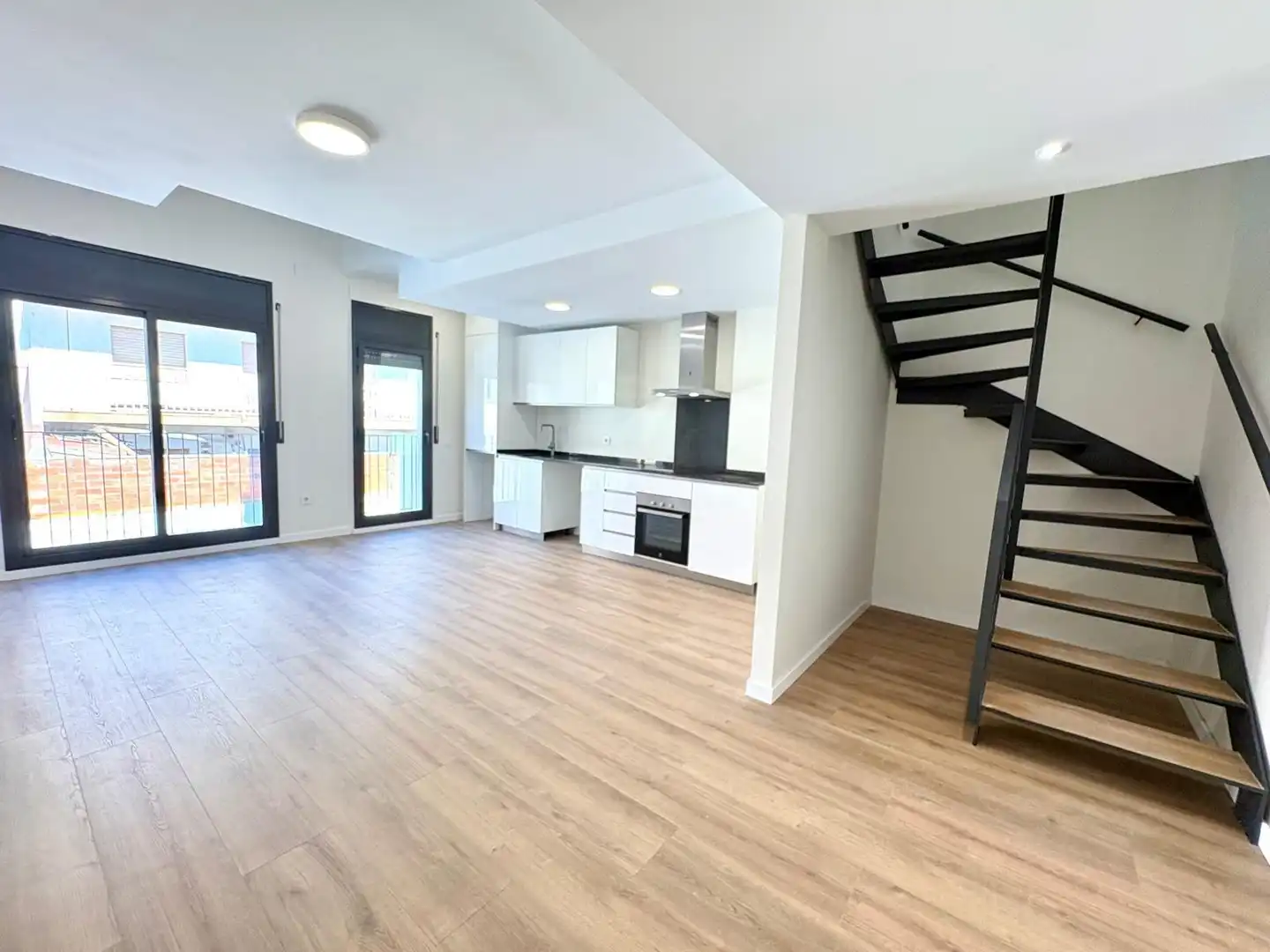 Sala de estar de Ático en venta en Santa Perpètua de Mogoda con Aire acondicionado, Calefacción y Parquet