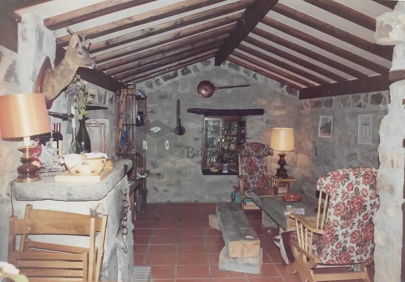 Wohnzimmer von Country house zum Verkauf in Caso mit Heizung und Privatgarten