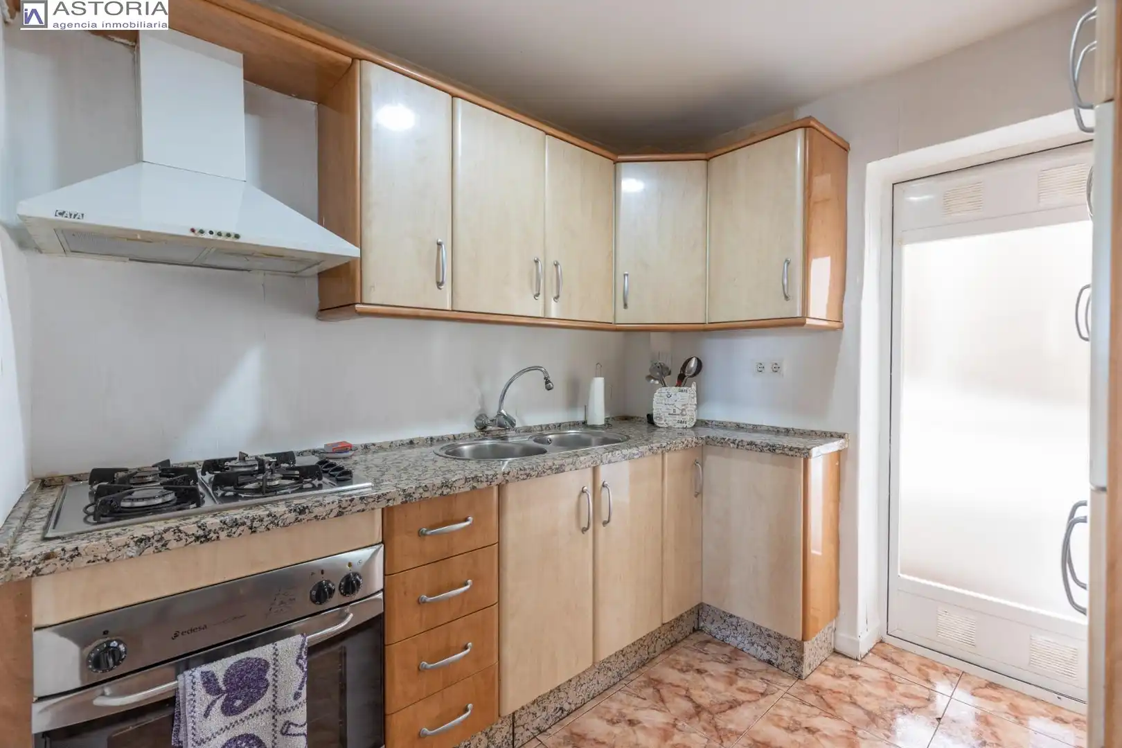 Küche von Wohnung zum Verkauf in Granada mit Klimaanlage und Heizung