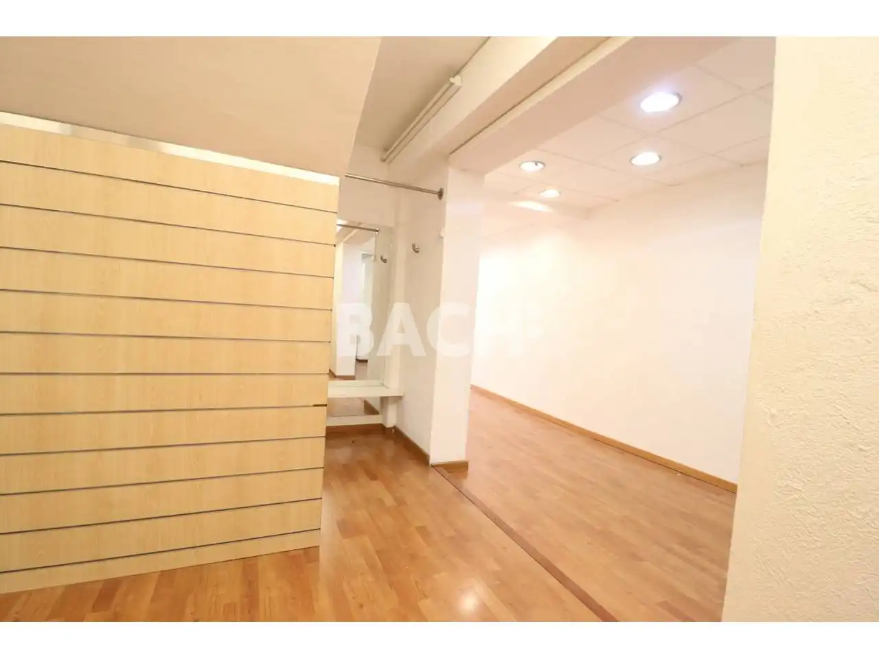 Local de alquiler en Calle Gurb, 27, Centre