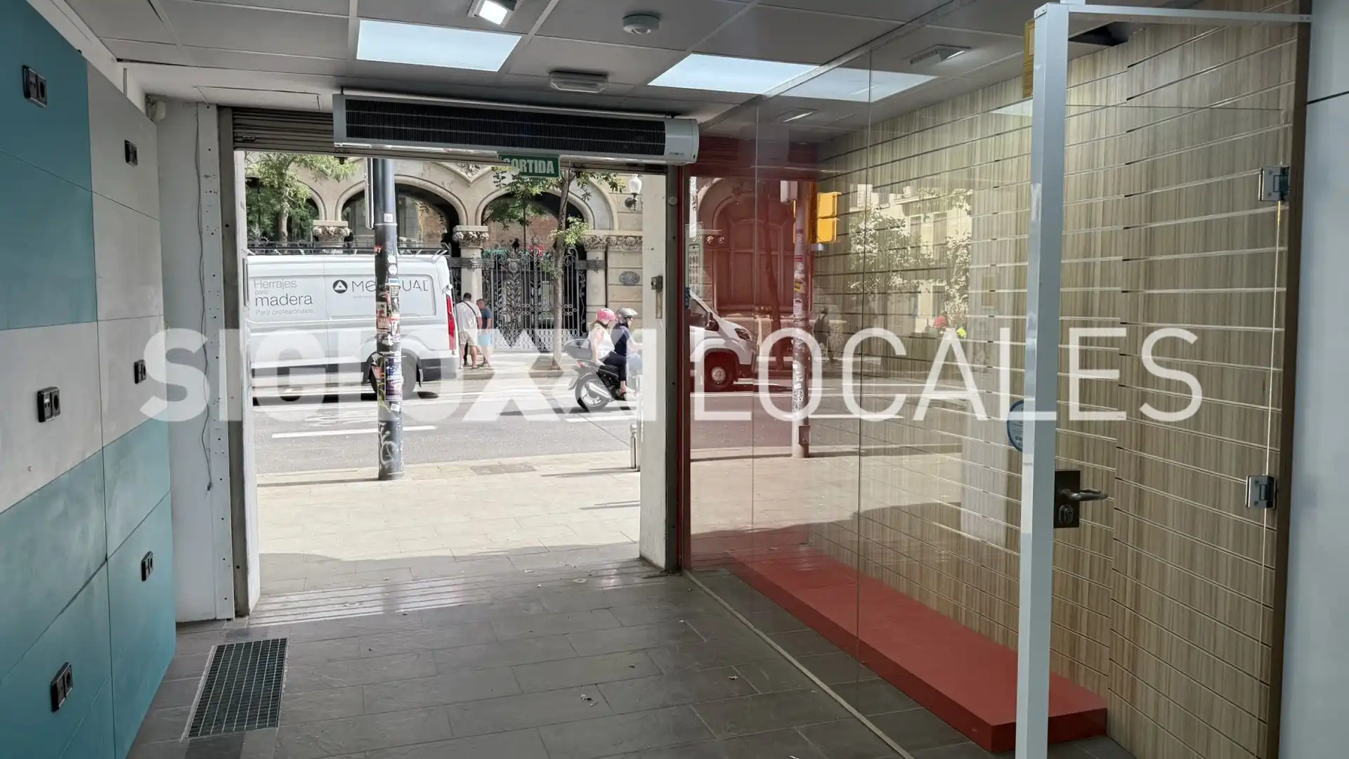 Commercial properties for rent in Barcelona  with Air Conditioner