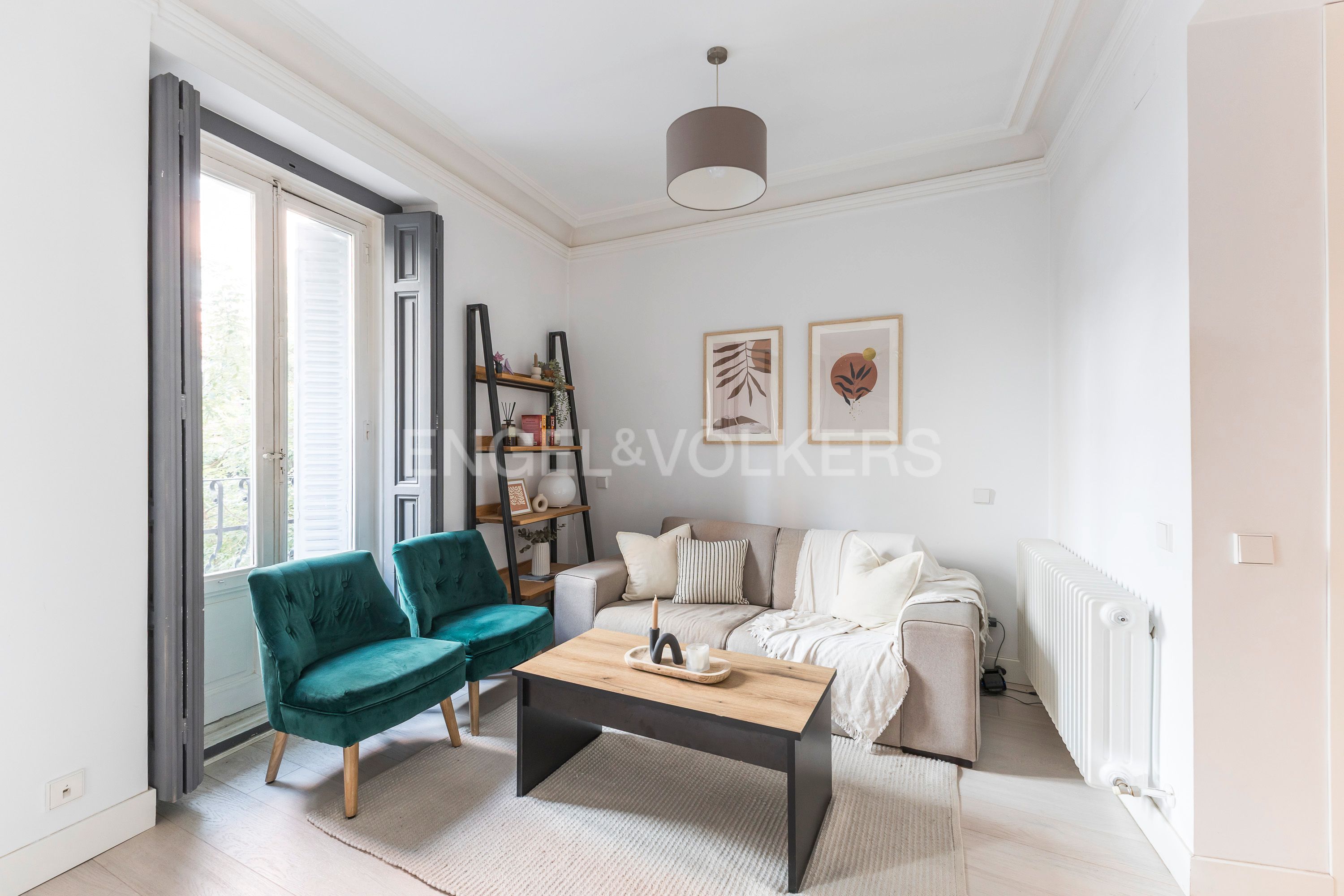 Living room of Flat for sale in  Madrid Capital  with Air Conditioner, Heating and Storage room