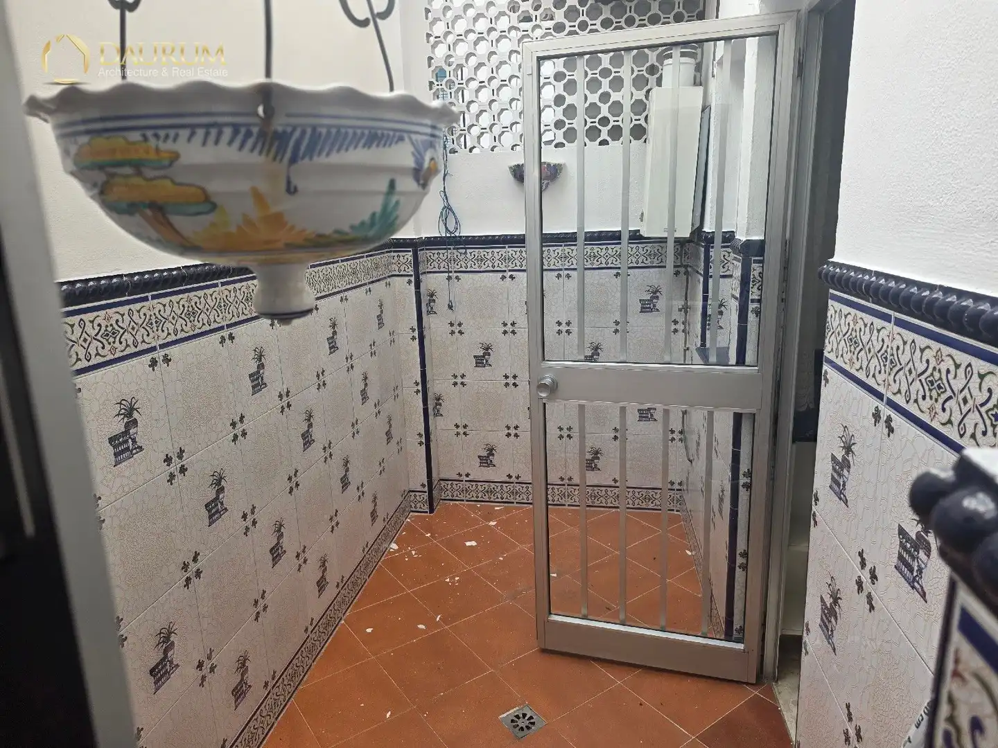 Bathroom of Houses for sale in Mairena del Aljarafe  with Air Conditioner, Heating and Terrace