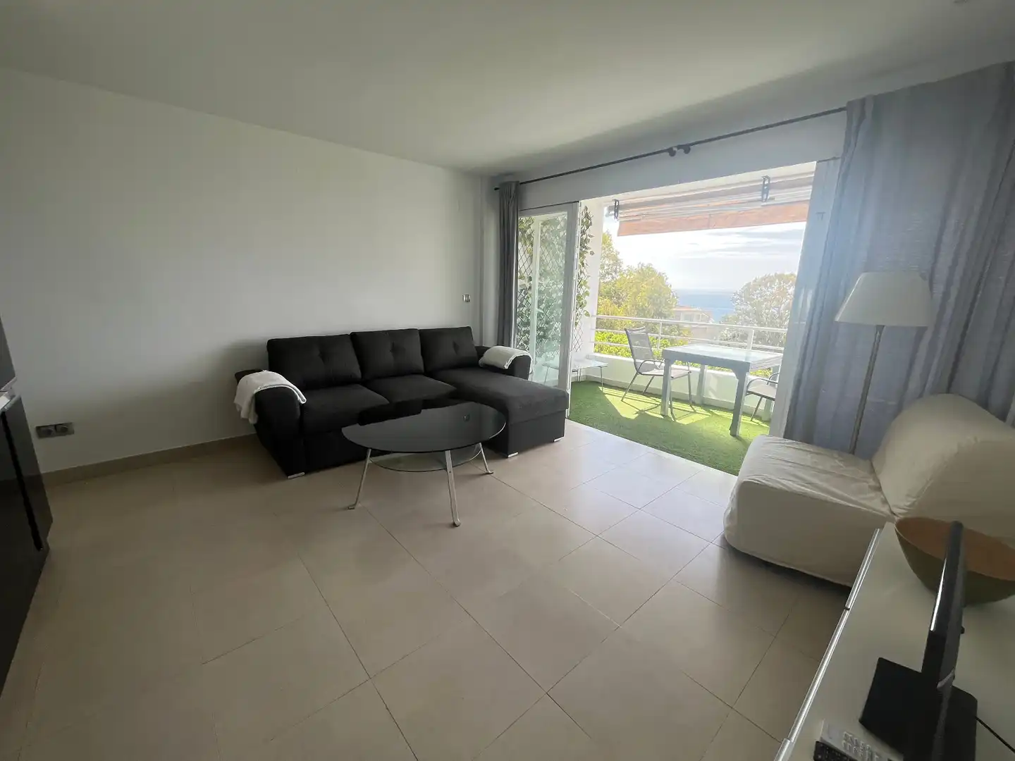 Sala d'estar de Apartament de lloguer en Marbella amb Aire condicionat, Terrassa i Moblat