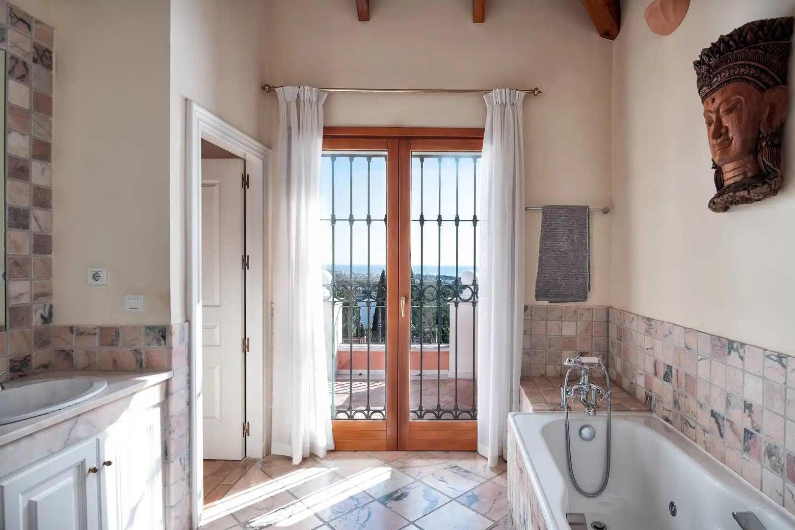 Baño de Casa o chalet de alquiler en Estepona con Aire acondicionado, Jardín privado y Terraza