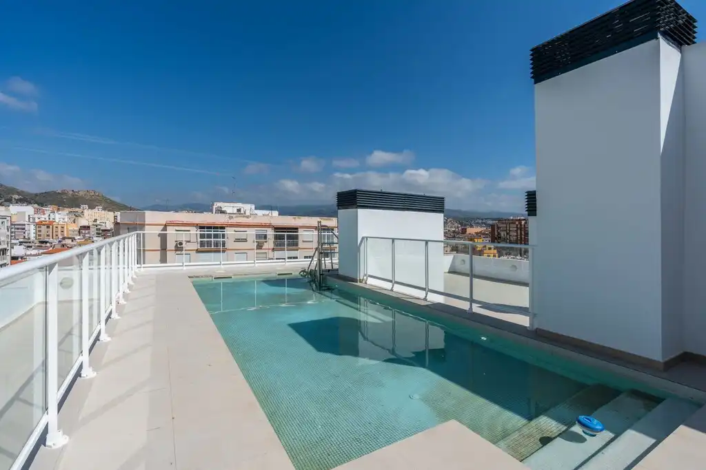 Apartamento con piscina en venta en hilera