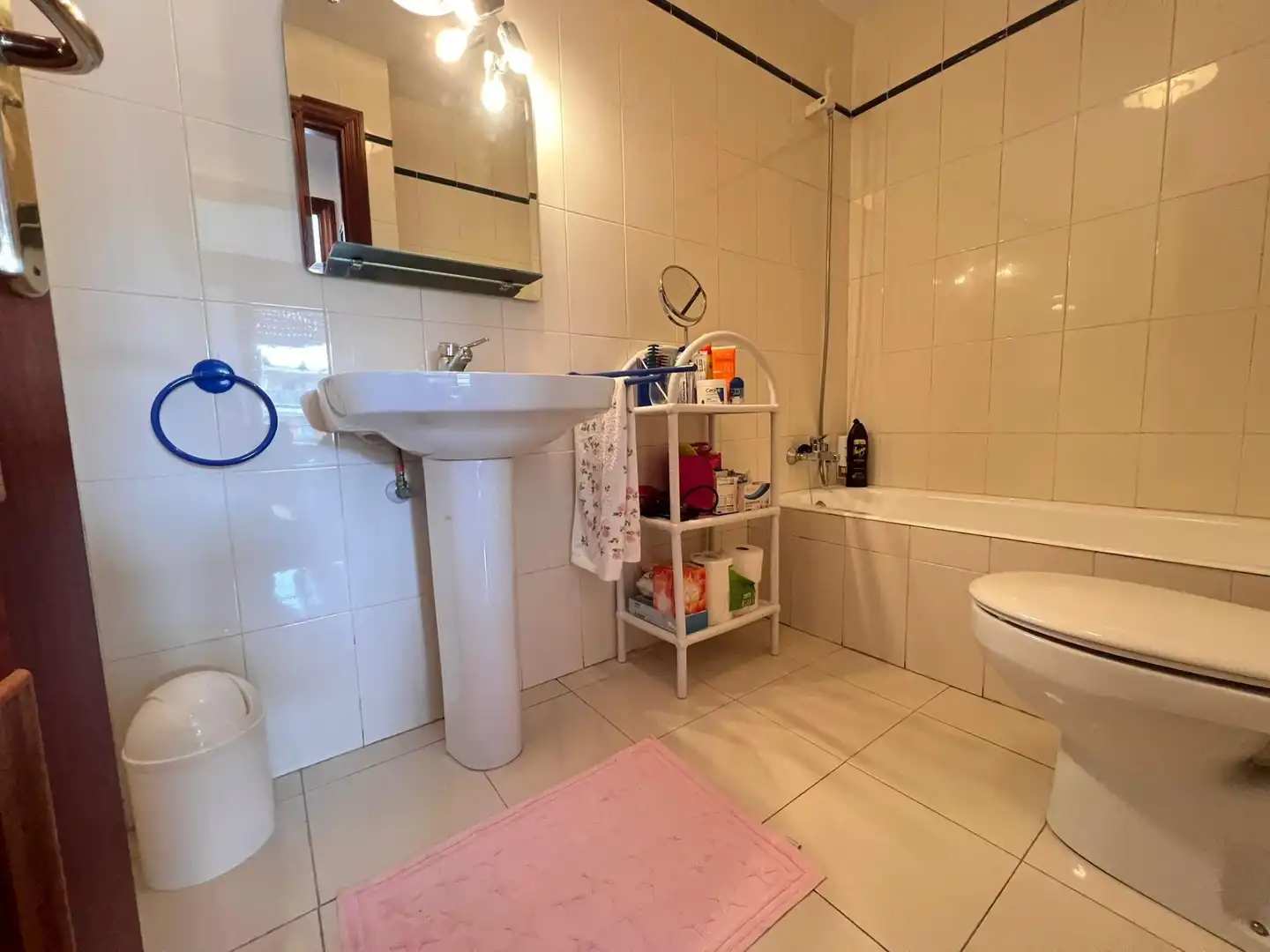 Baño de Piso en venta en Castro-Urdiales con Calefacción, Terraza y Piscina comunitaria