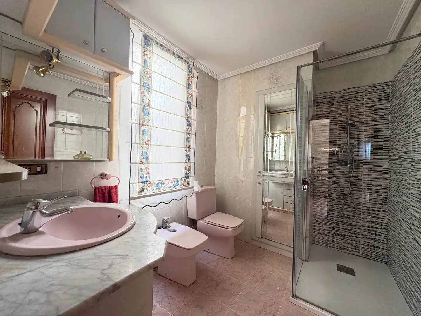 Badezimmer von Wohnung zum Verkauf in Arnedo mit Heizung, Parkett und Terrasse