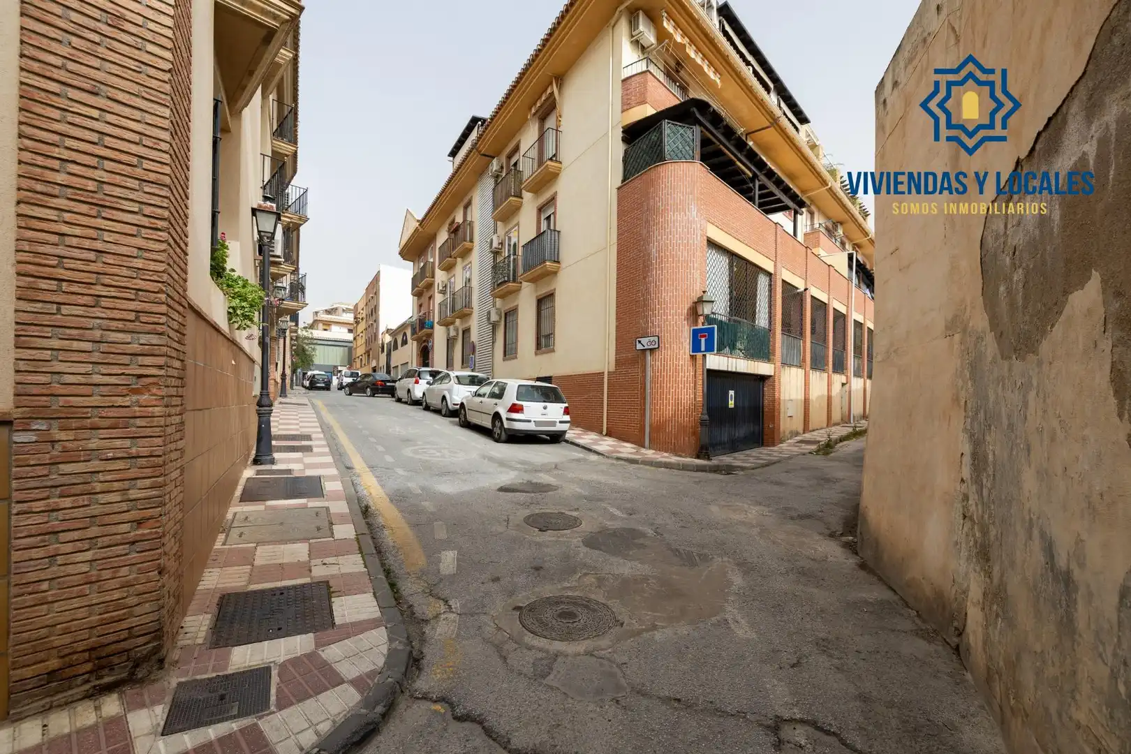 Vista exterior de Piso en venta en La Zubia con Calefacción y Balcón