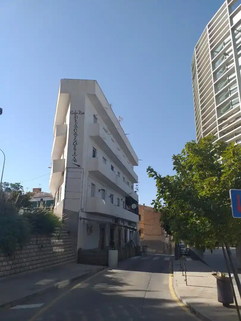 Vista exterior de Pis en venda en Baza amb Traster i Balcó