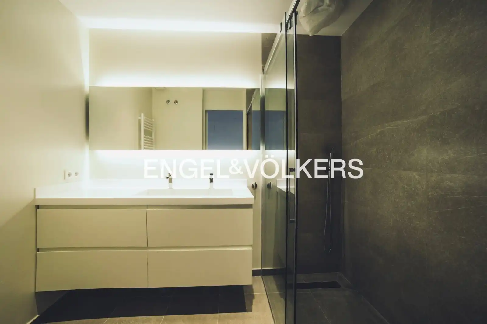 Baño de Ático en venta en Mairena del Aljarafe con Aire acondicionado, Calefacción y Jardín privado