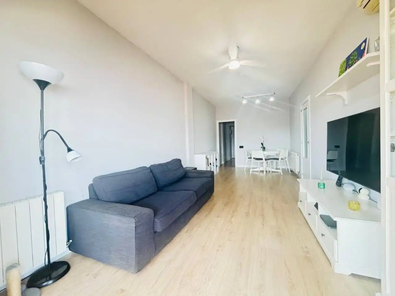 Sala de estar de Ático en venta en Vilanova i la Geltrú con Aire acondicionado, Calefacción y Parquet