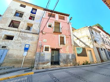 Casa amb balcó en venda a Caldenoguea