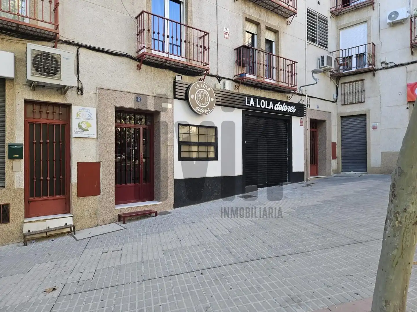 Vista exterior de Local en venda en Jaén amb Aire condicionat