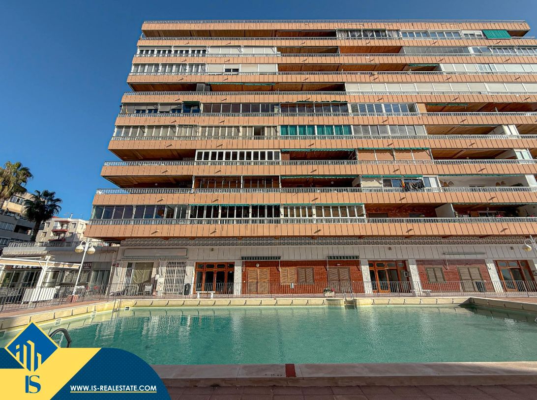 Vista exterior de Àtic en venda en Torrevieja amb Aire condicionat, Calefacció i Terrassa