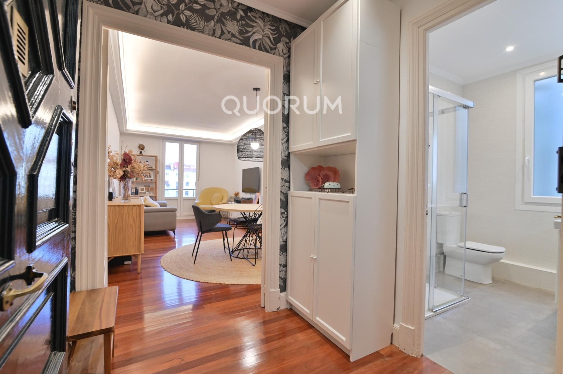 Living room of Flat for sale in Bilbao   with Heating, Terrace and Balcony