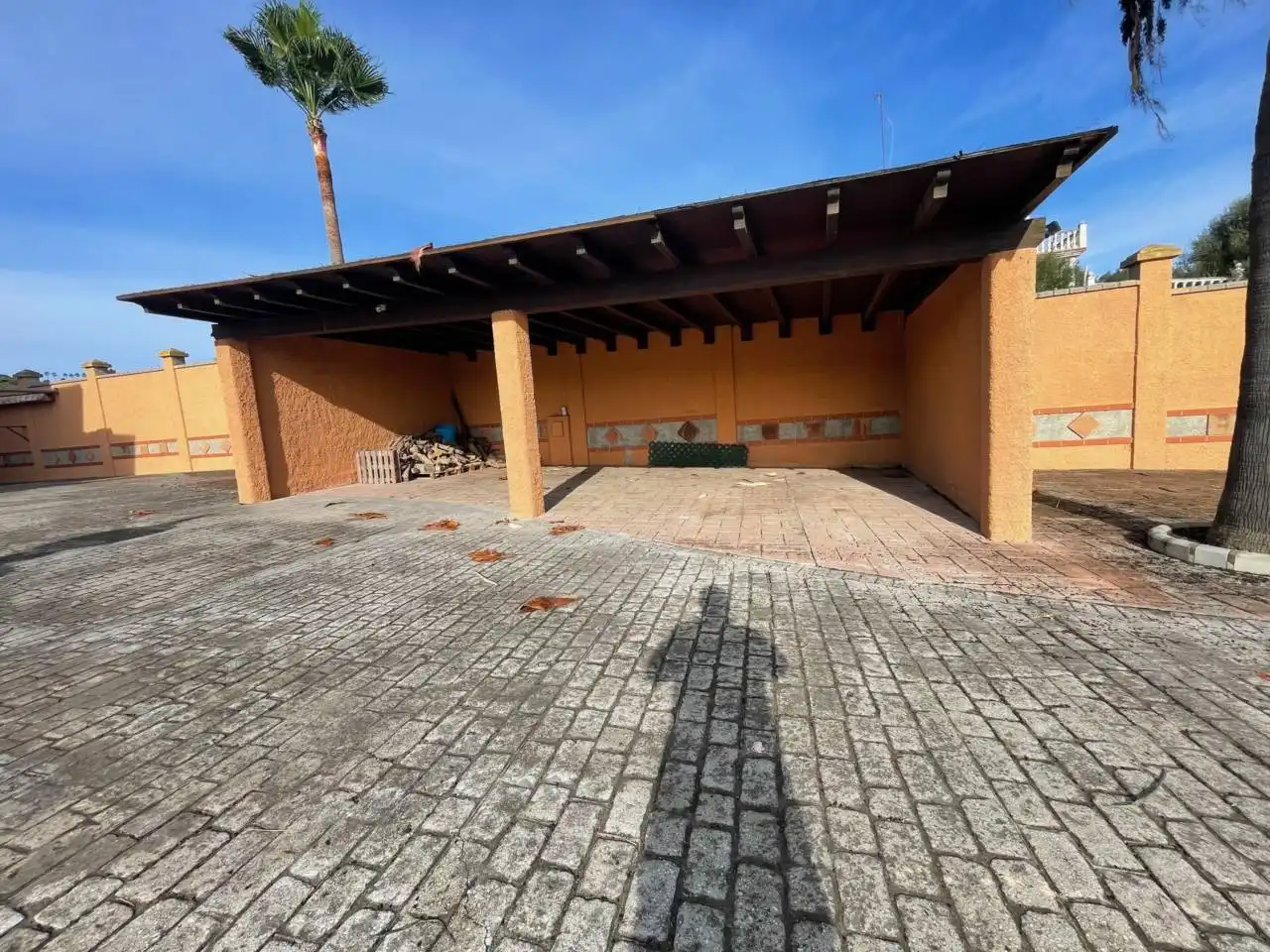 Aparcament de Finca rústica en venda en Estepona amb Aire condicionat, Calefacció i Jardí privat