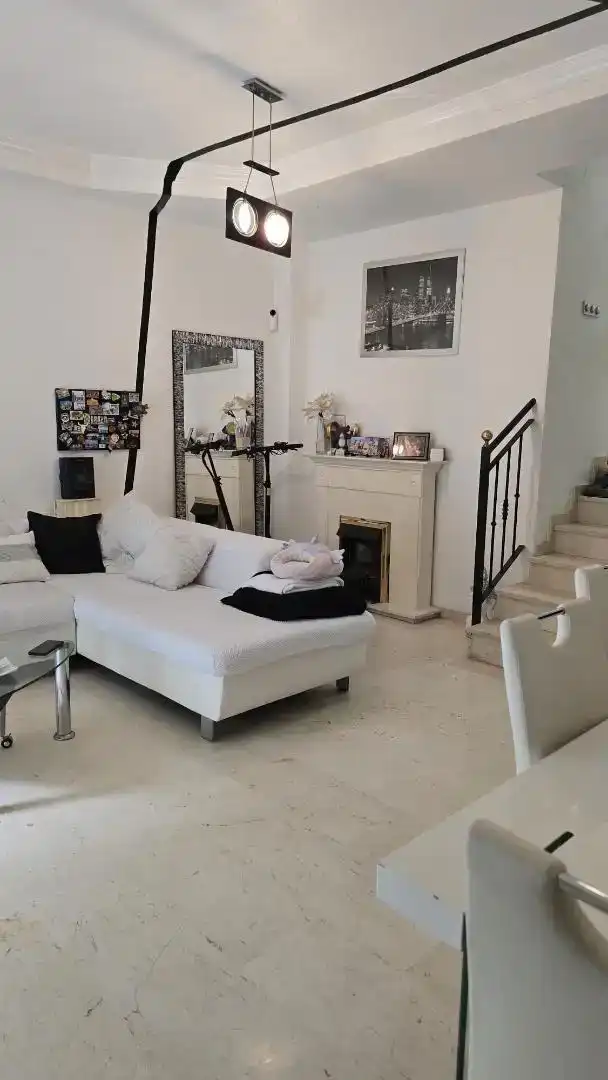 Sala d'estar de Casa adosada en venda en Benalmádena amb Jardí privat, Traster i Piscina