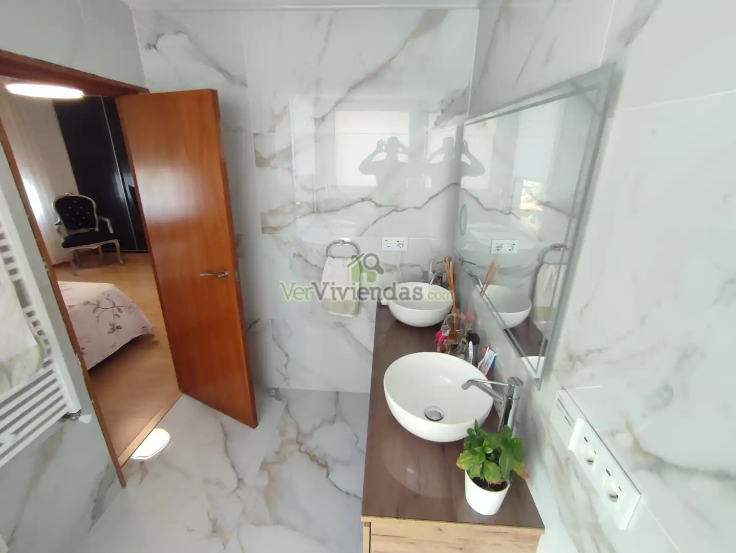 Bathroom of Houses for sale in Vallirana, Barcelona