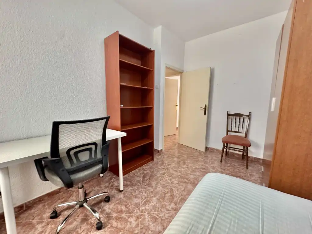 Bedroom of Flat for share in Córdoba