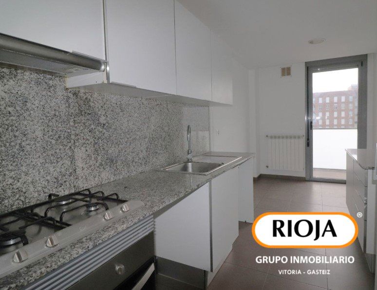 Cuina de Pis en venda en Vitoria - Gasteiz amb Terrassa i Traster