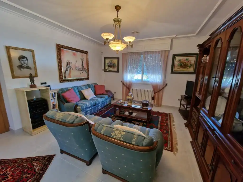 Sala de estar de Casa o chalet en venta en Ourense Capital  con Calefacción, Jardín privado y Parquet