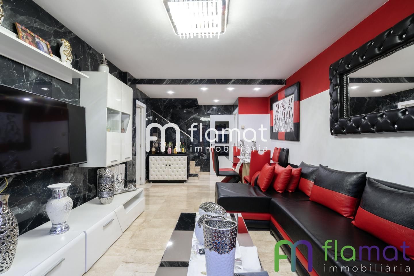 Living room of Duplex for sale in Santa Coloma de Gramenet  with Air Conditioner, Terrace and Furnished