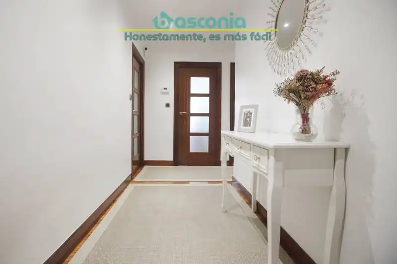 Piso en venta en Basauri  con Amueblado y Balcón