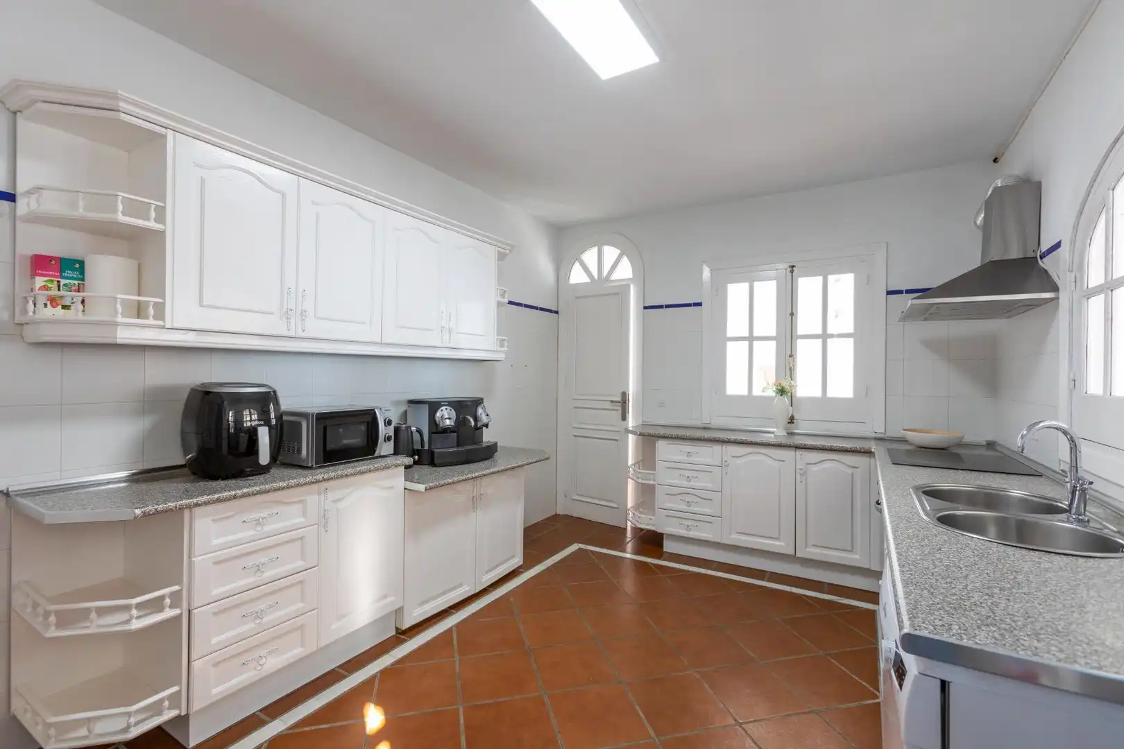 Cocina de Casa o chalet en venta en Almuñécar con Aire acondicionado, Jardín privado y Terraza