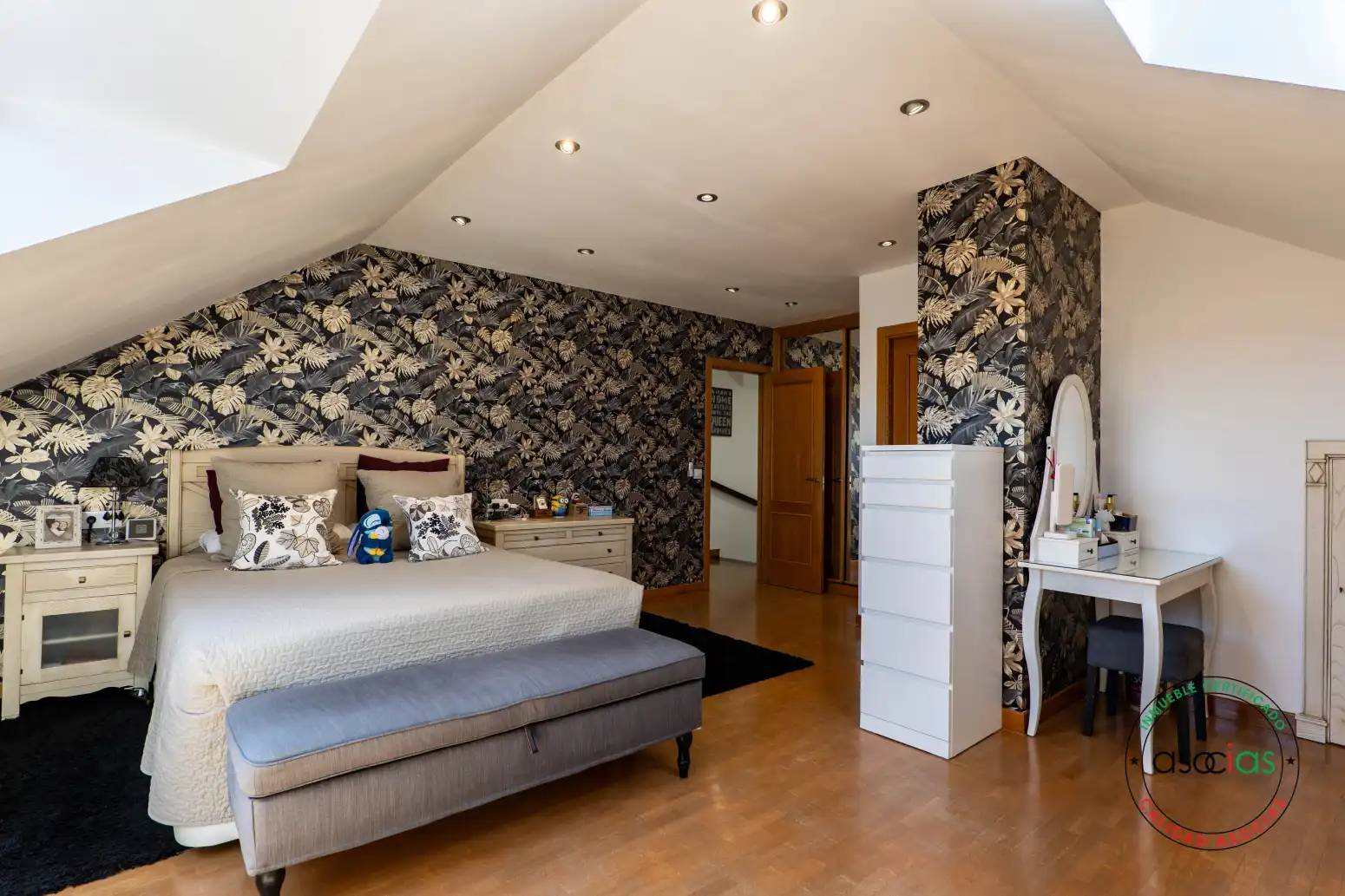 Habitación de Piso en venta en Gijón  con Calefacción, Parquet y Trastero