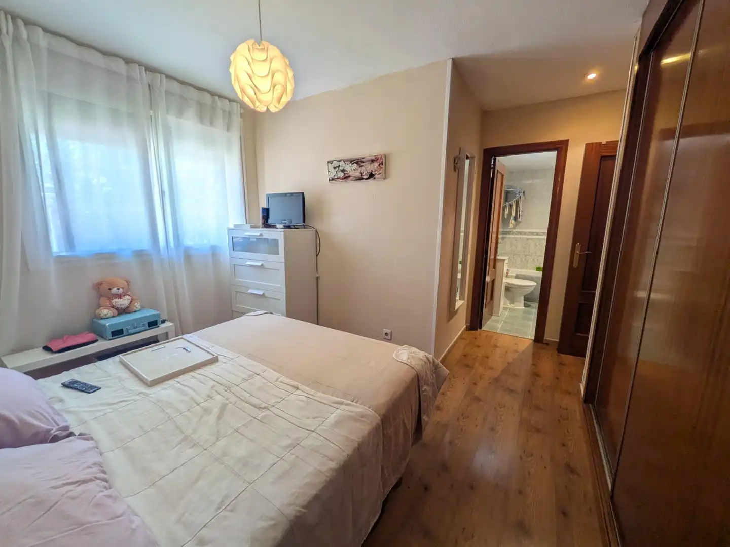 Dormitori de Casa adosada en venda en Villalbilla amb Piscina comunitària