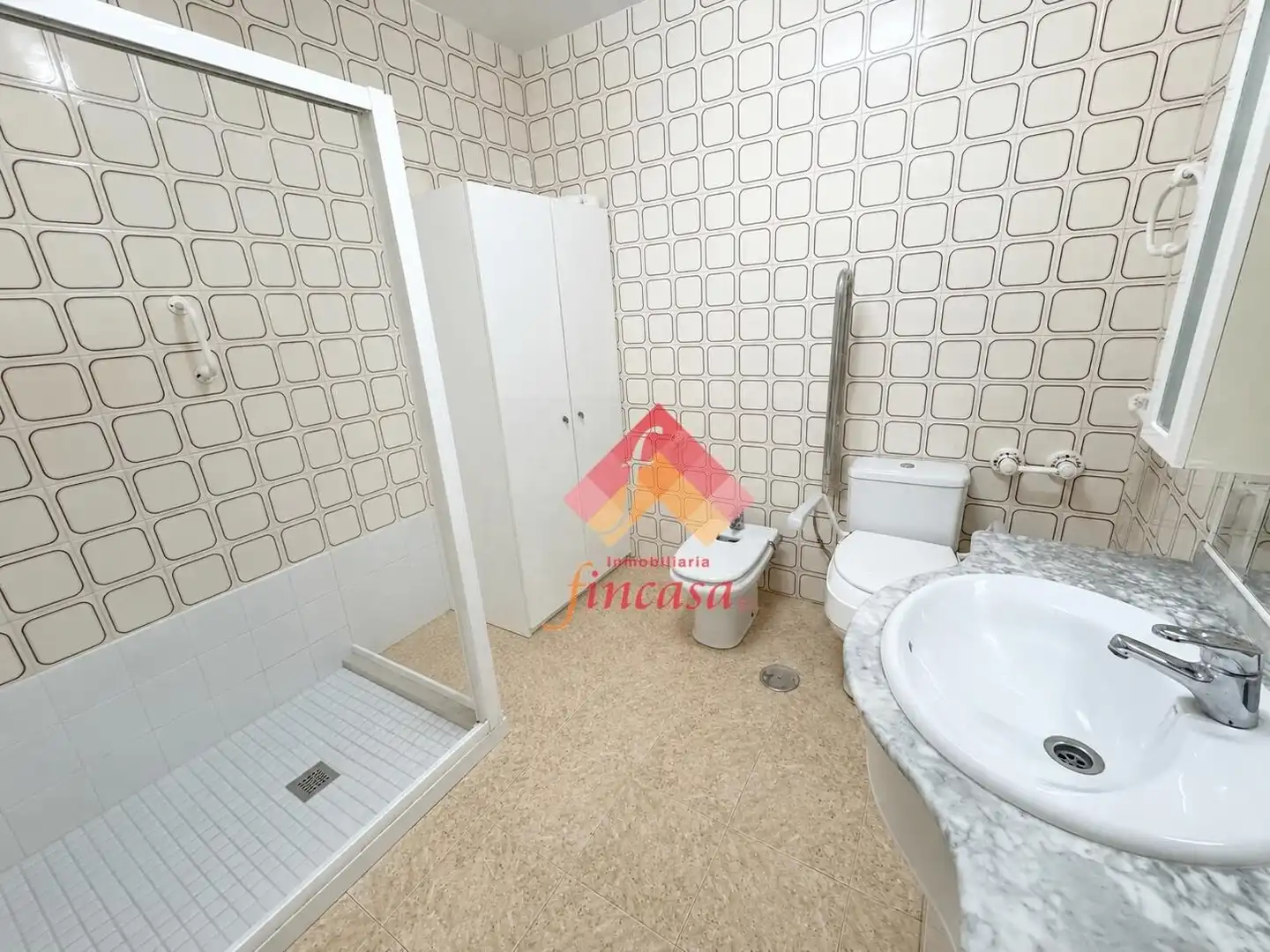Baño de Piso en venta en Ronda con Amueblado