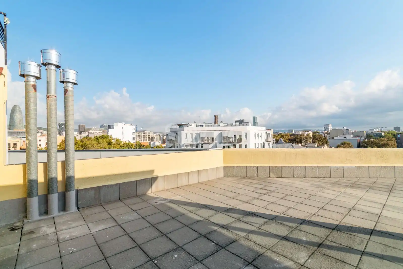 Terrace of Office for sale in Barcelona