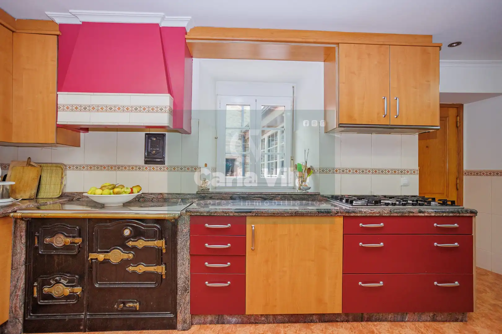 Cuina de Finca rústica en venda en Lugo amb Jardí privat, Parquet i Terrassa