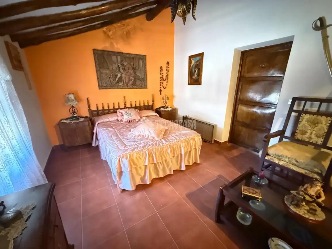 Habitación de Casa adosada en venta en Lucillos con Aire acondicionado y Calefacción