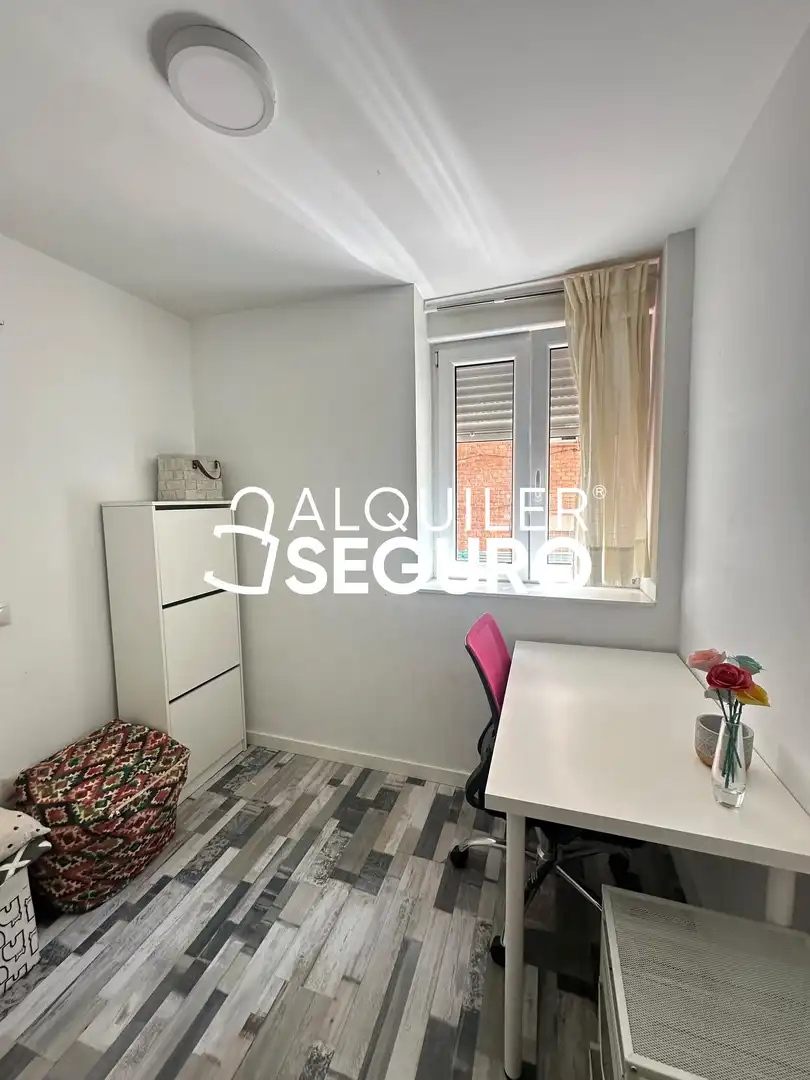 Bedroom of Flat for rent in Madrid  with Air Conditioner, Heating and Furnished