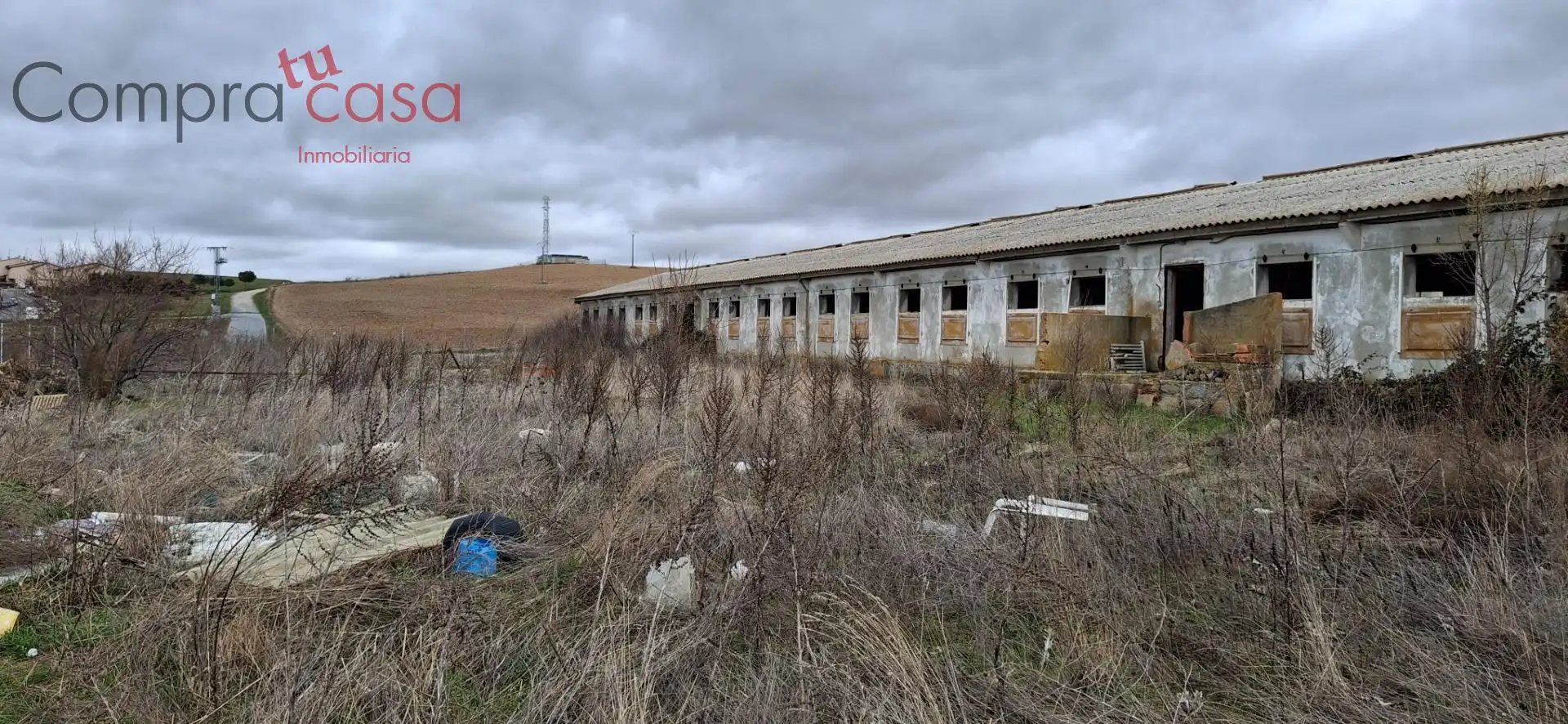 Vista exterior de Nave industrial en venta en Hontanares de Eresma