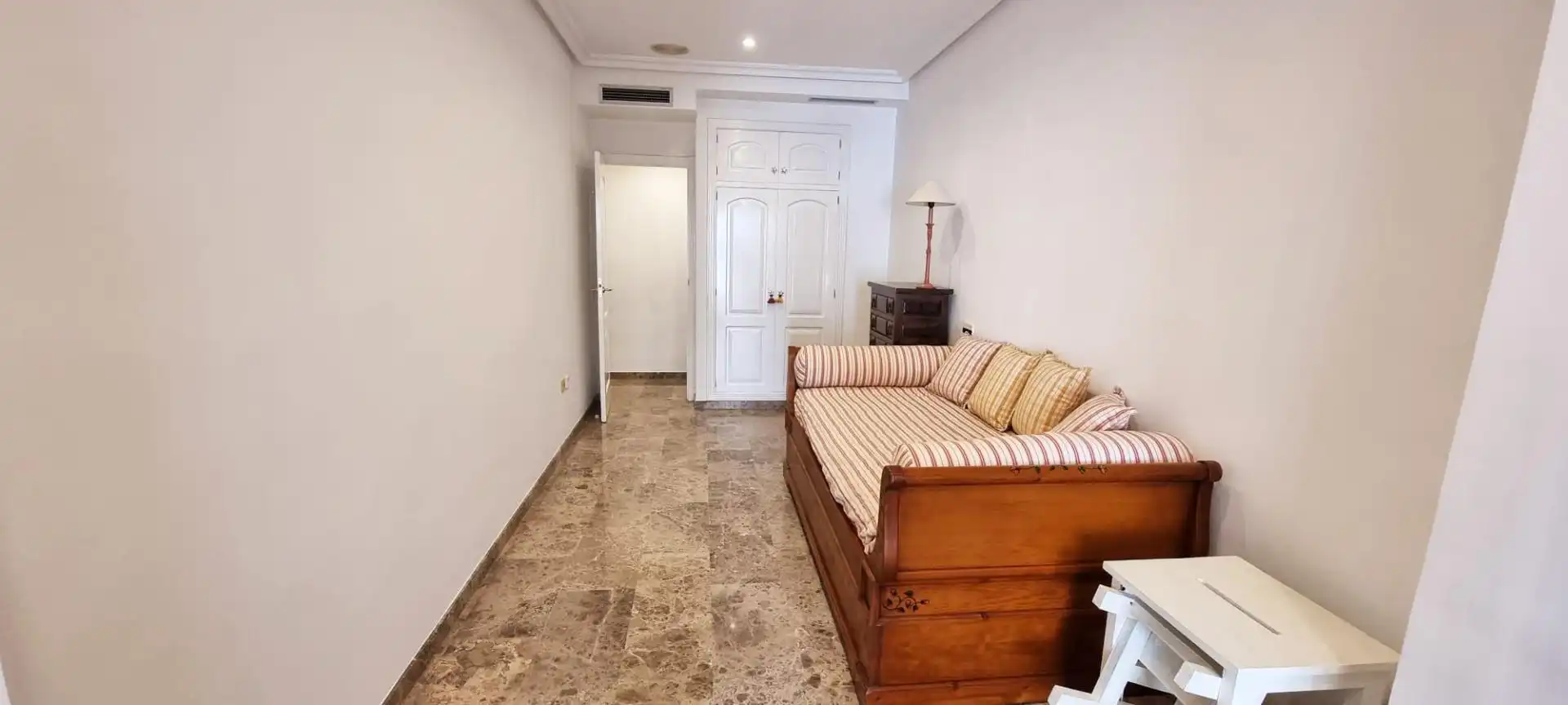 Wohnung zur Miete in Elche / Elx mit Klimaanlage, Terrasse und Möbliert