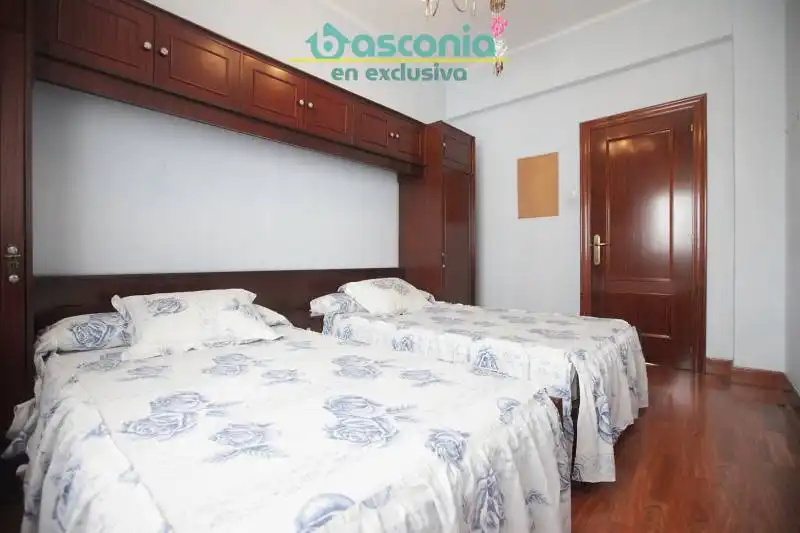 Bedroom of Flat for sale in Centro - Ariz - Uribarri