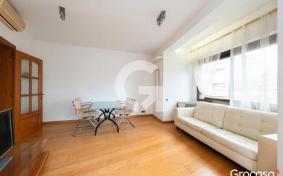 Living room of Flat for sale in L'Hospitalet de Llobregat  with Heating, Parquet flooring and Oven