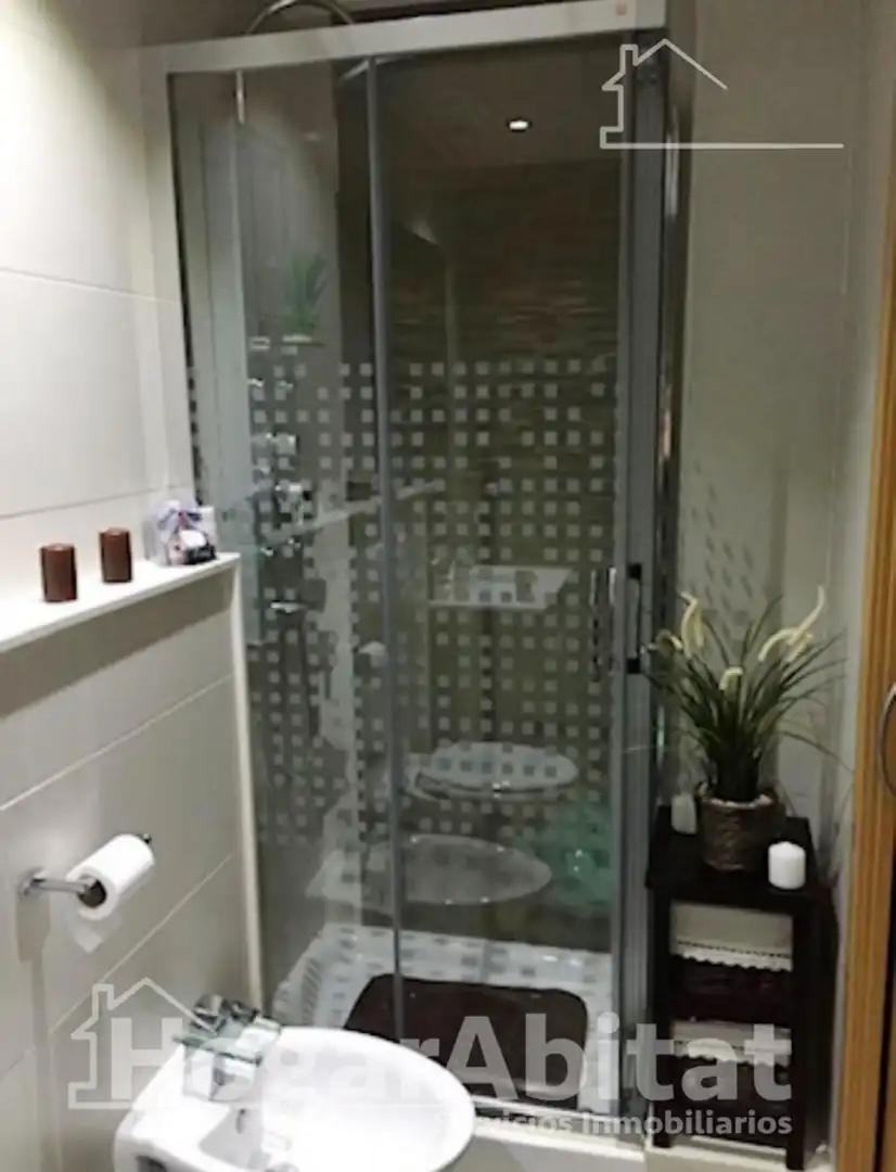 Bathroom of Flat for sale in Torrent  with Air Conditioner, Heating and Private garden
