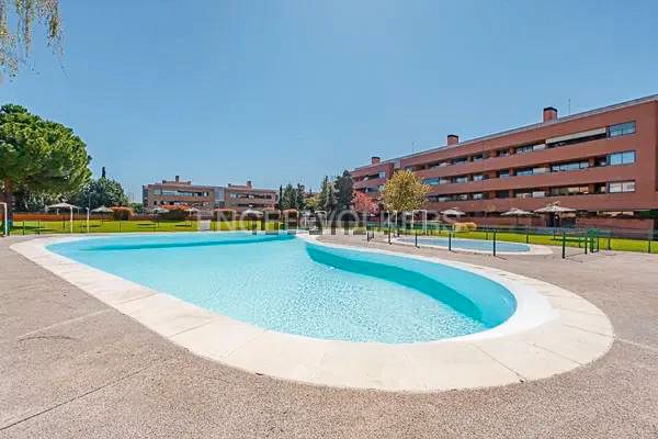 Piscina de Apartament de lloguer en Pozuelo de Alarcón amb Aire condicionat, Calefacció i Parquet