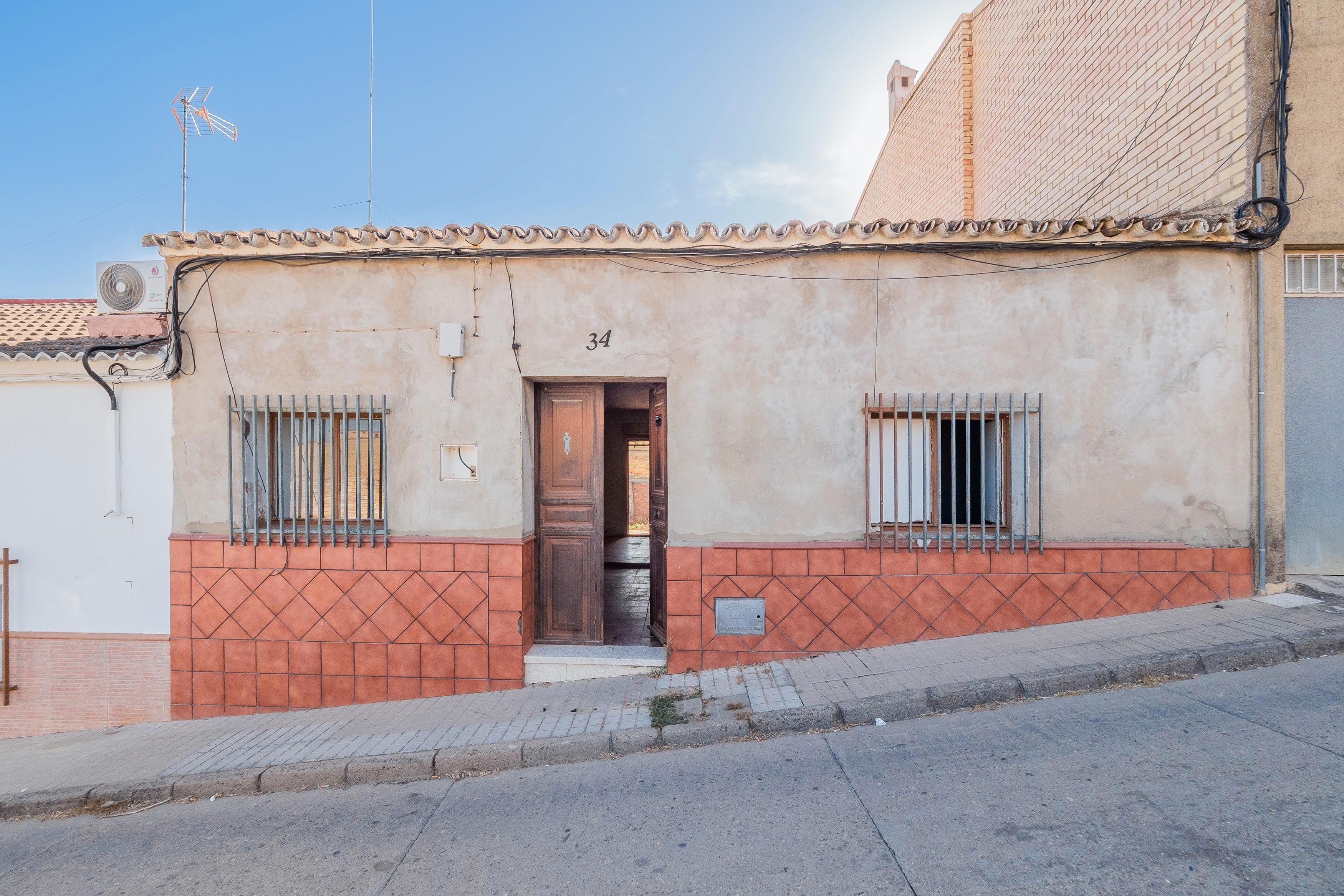 Exterior view of House or chalet for sale in Paterna del Campo