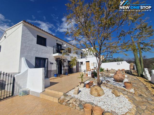 Finca rústica en Venta en Cantoria