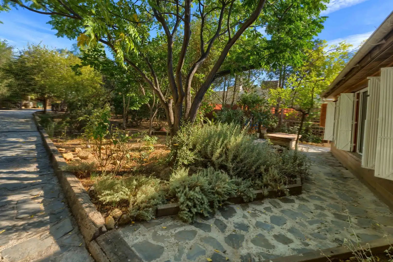 Jardín de Casa o chalet en venta en Sanlúcar la Mayor con Aire acondicionado, Jardín privado y Trastero
