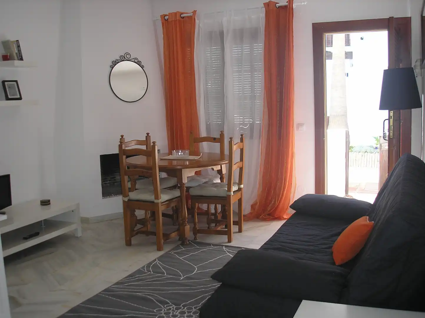 Sala d'estar de Apartament en venda en Manilva amb Aire condicionat, Terrassa i Moblat
