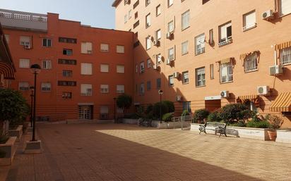 Vista exterior de Pis en venda en  Sevilla Capital amb Aire condicionat i Traster