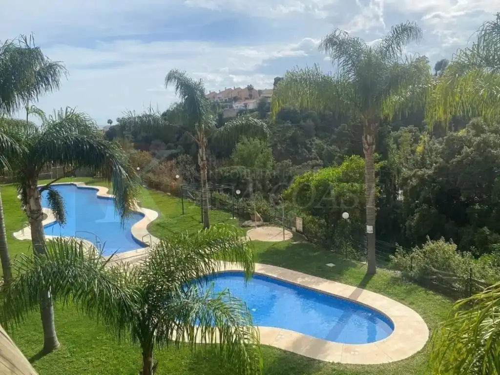 Piscina de Dúplex en venta en Fuengirola con Aire acondicionado, Jardín privado y Terraza