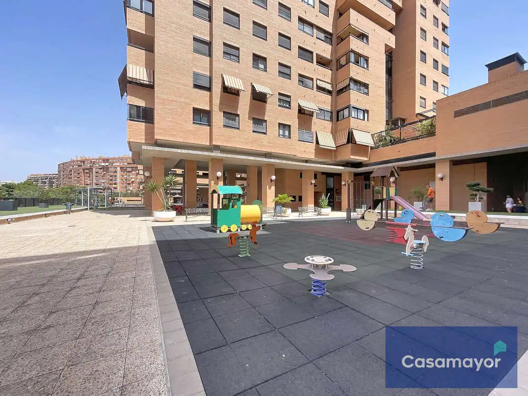 Vista exterior de Pis en venda en Alicante / Alacant amb Jardí privat, Terrassa i Traster