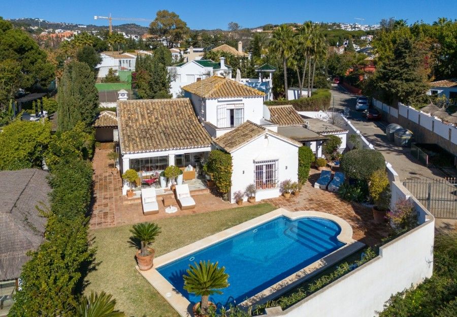 Exterior view of House or chalet for sale in Marbella  with Air Conditioner, Private garden and Terrace